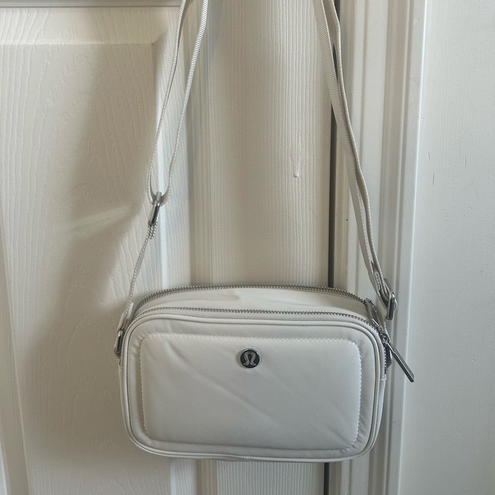 Lululemon camera crossbody bag - cream